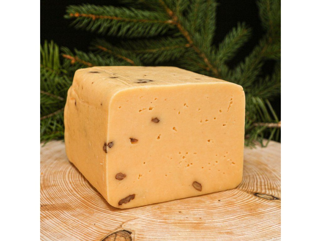 Farmářský sýr s vlašskými ořechy