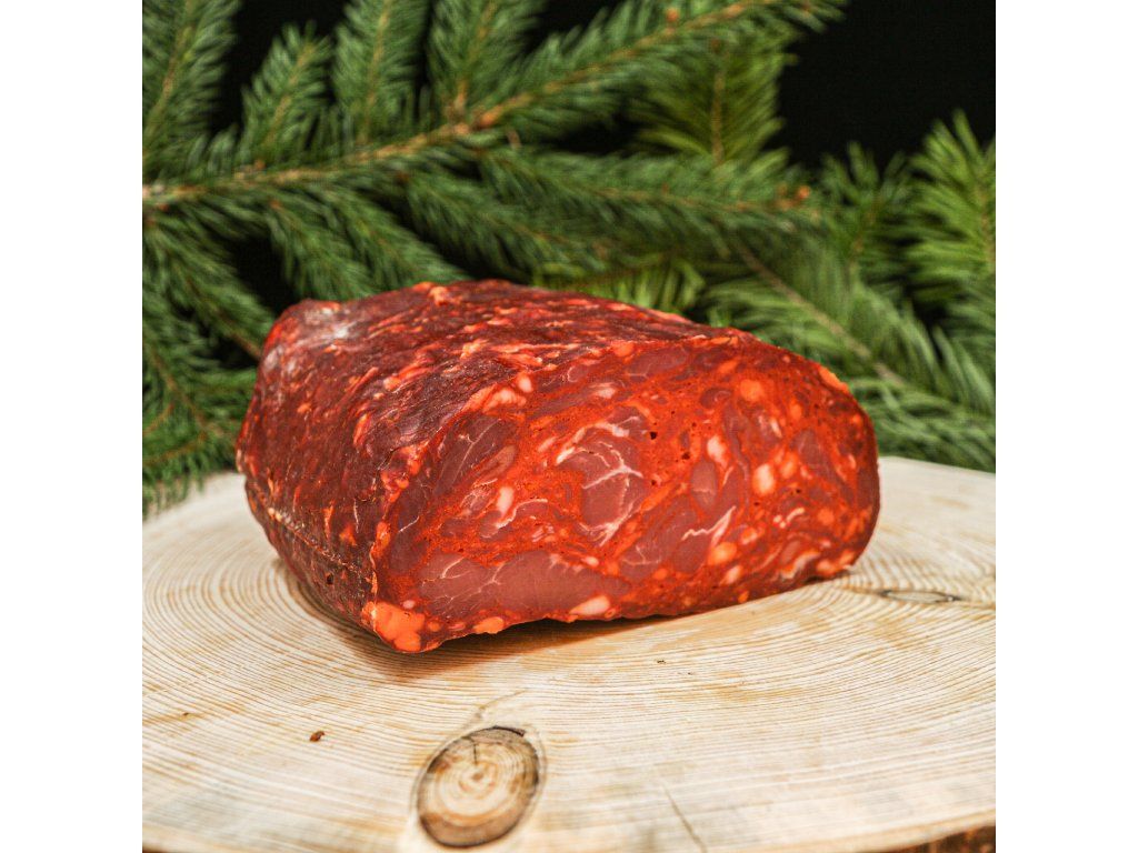 Plátek farmářského chorizo salámu